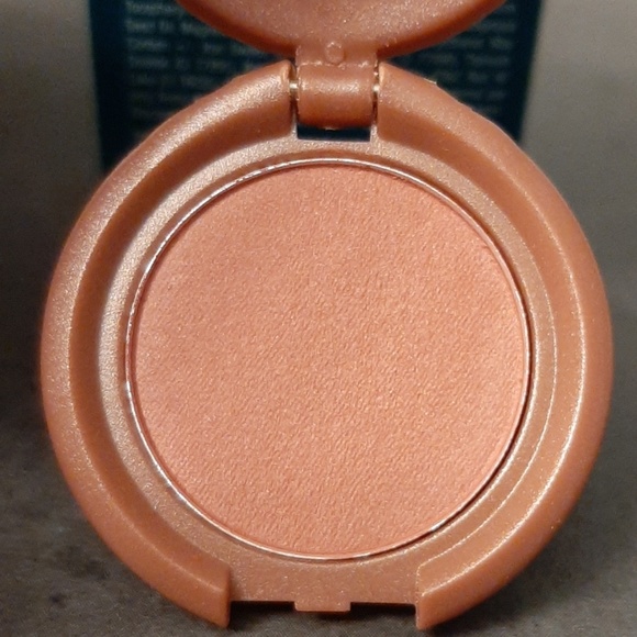 IBY Beauty Poolside Lush Eyeshadow - Picture 2 of 3